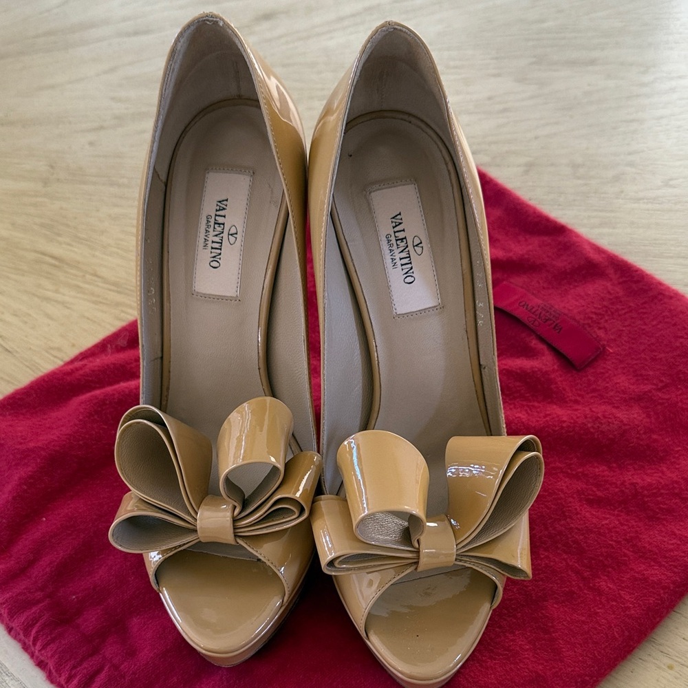 Valentino Women's Tan Patent Bow Heels